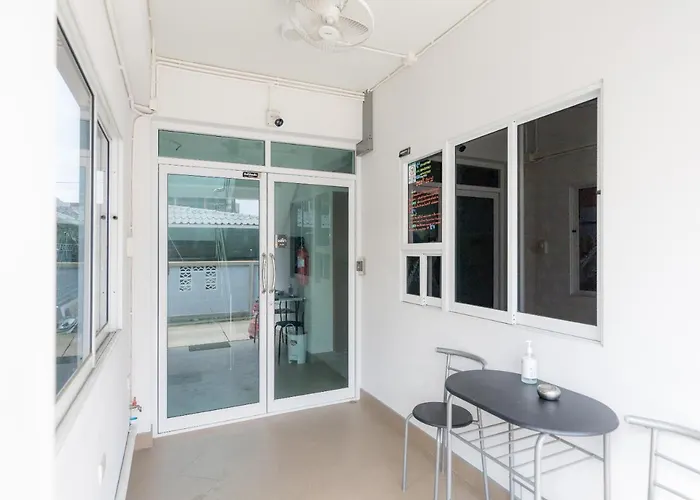 Middleway House 酒店
